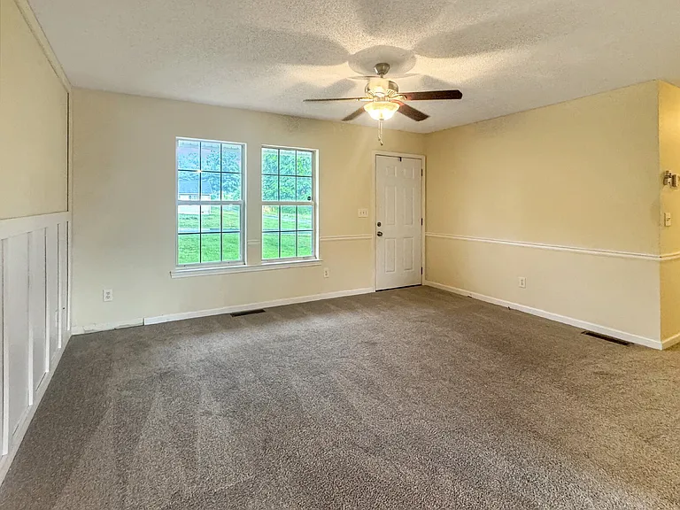 4031 Oliver Dr — Photo 3