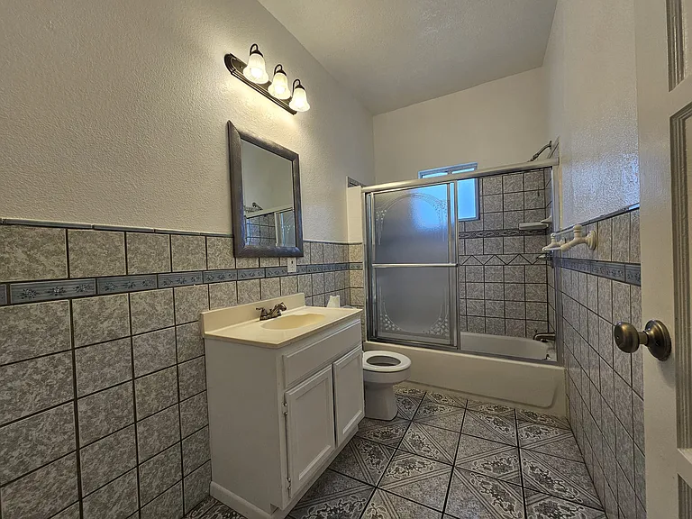 1036 W 64th St #1036 — Photo 9