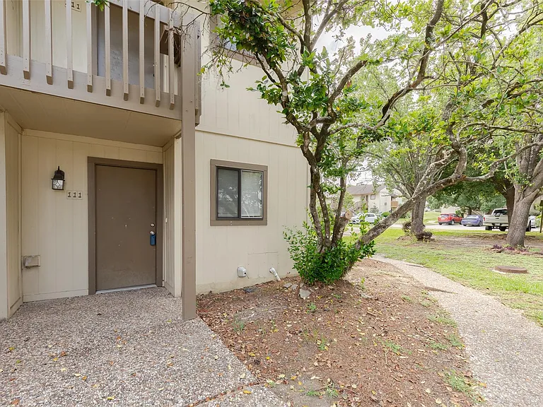 15919 Golf Club Dr #111 — Photo 2