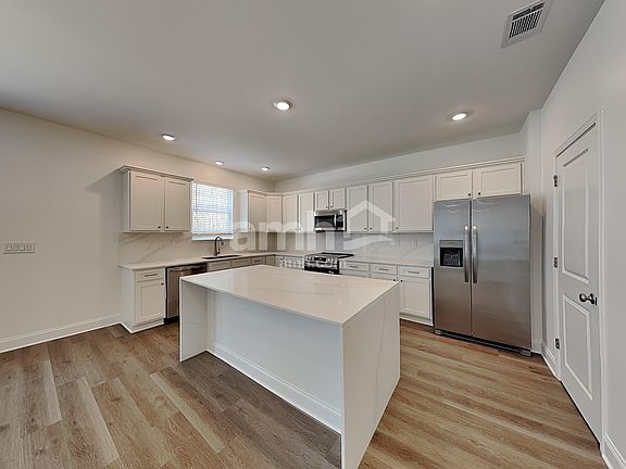 4th image of 310 Hickory Pointe Loop
