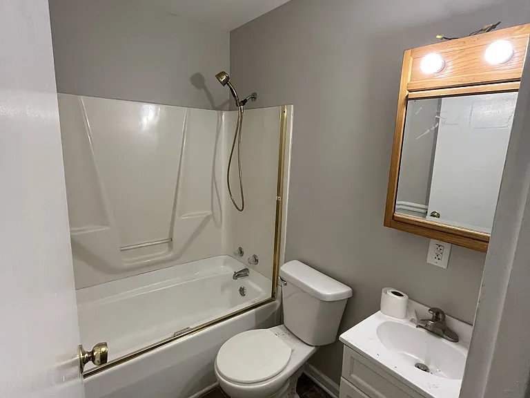 1014 Salem St — Photo 8