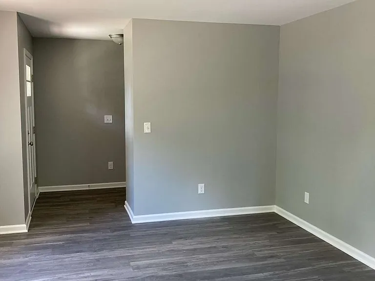 511 E Parkview Dr — Photo 3