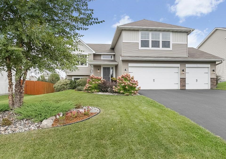 Beautifully maintained high demand neighborhood.

1679 Noric Street, Shakopee, MN  55379