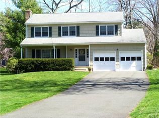 33 Coachlamp Ln, Darien, CT 06820