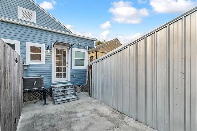 702 N Alexander St — Photo 13