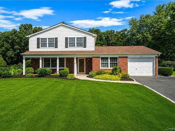 35 Royalston Lane, Centereach, NY 11720