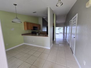 516 SE 5th Pl, Cape Coral, FL 33990