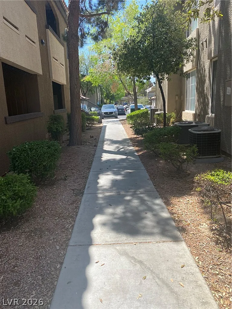 1 bed, 1.0 bath, 723 sqft, $1,250 — Photo 3