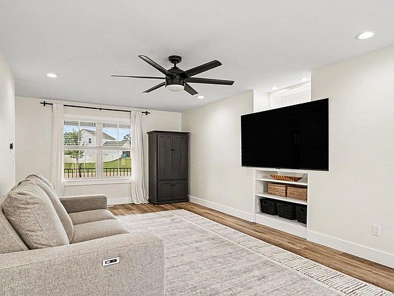 2nd image of 5113 Bridle Ln