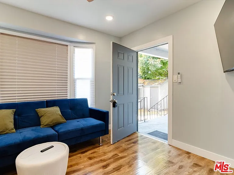 11472 Ventura Blvd #B — Photo 7