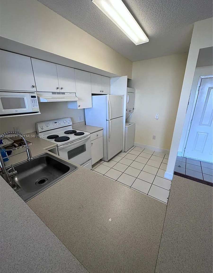 Blue Lagoon Condo — Photo 3