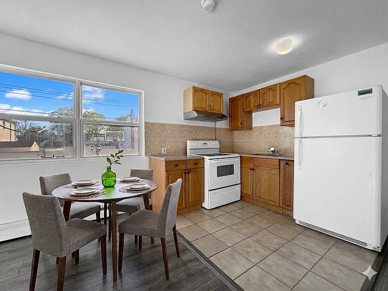 141 N Oregon Rd — Photo 2