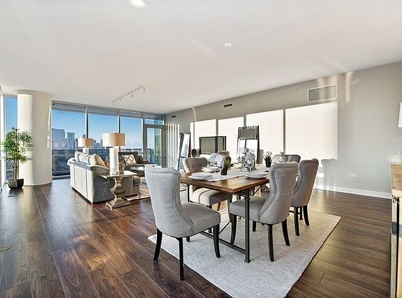 3rd image of 1201 S Prairie Ave #2601