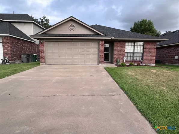 213 Belmoor Ln, Victoria, TX 77904