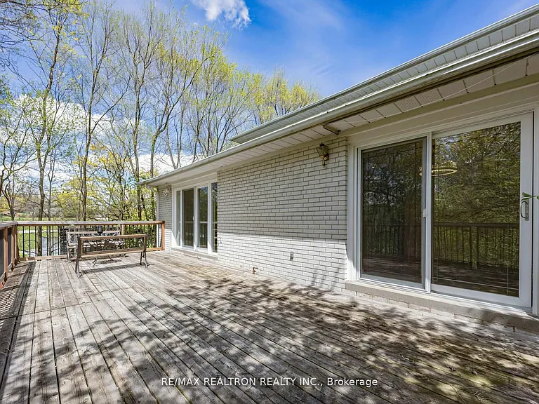 44 Pineway Blvd W — Photo 27
