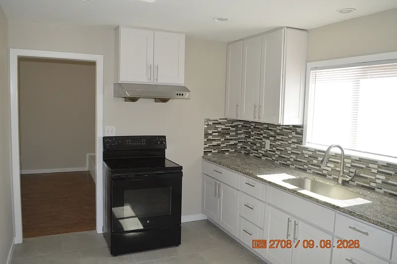 2 bed, 1.0 bath, 1188 sqft, $1,950 — Photo 3