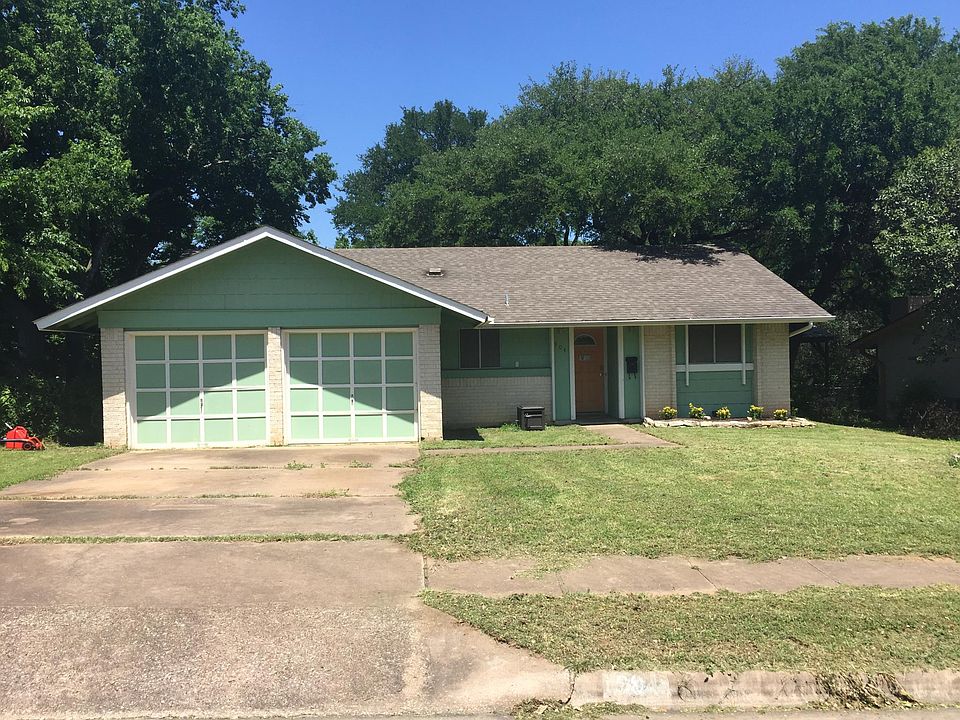 1st image of 904 Emerald Wood Dr