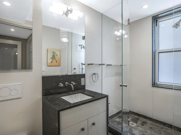 310 West 55th Street image 16 of 23