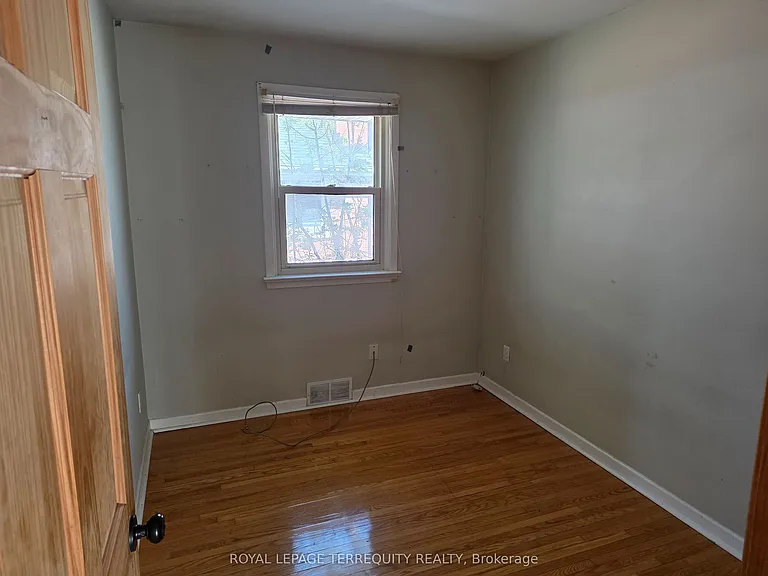 319 Hillcroft St #MAIN — Photo 4