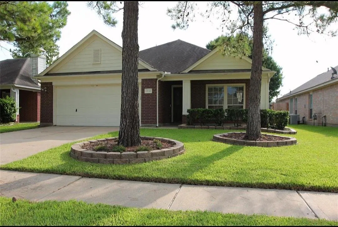 4 bed, 1984 sqft, $2,350 — Photo 2