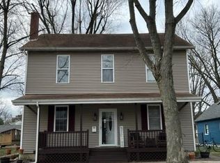 1108 9th St, Highland, IL 62249