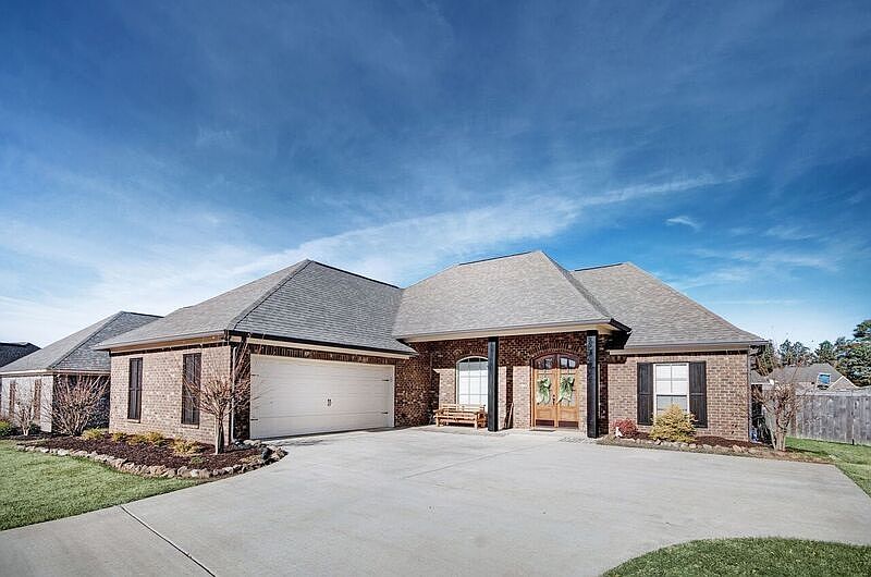 1st image of 125 Sweetbriar Dr