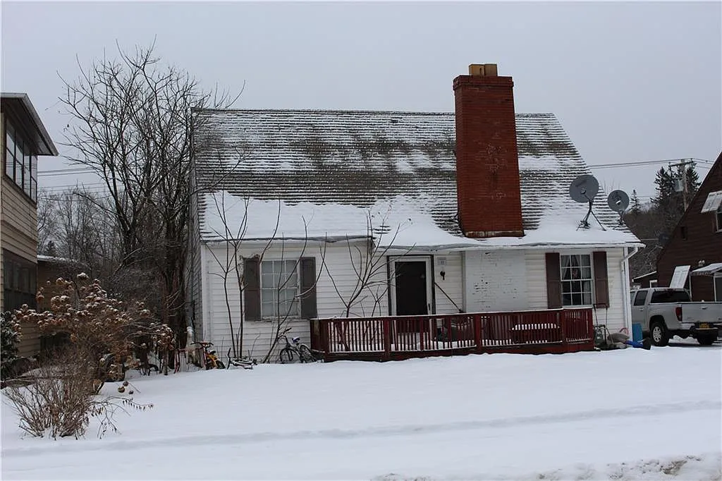 11 Maple Ave photo 1
