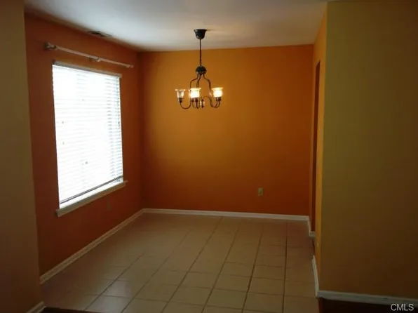 31 Stuart Ave APT 14, Norwalk, CT 06850