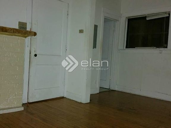 4th image of 843 W Cornelia Ave APT 1S