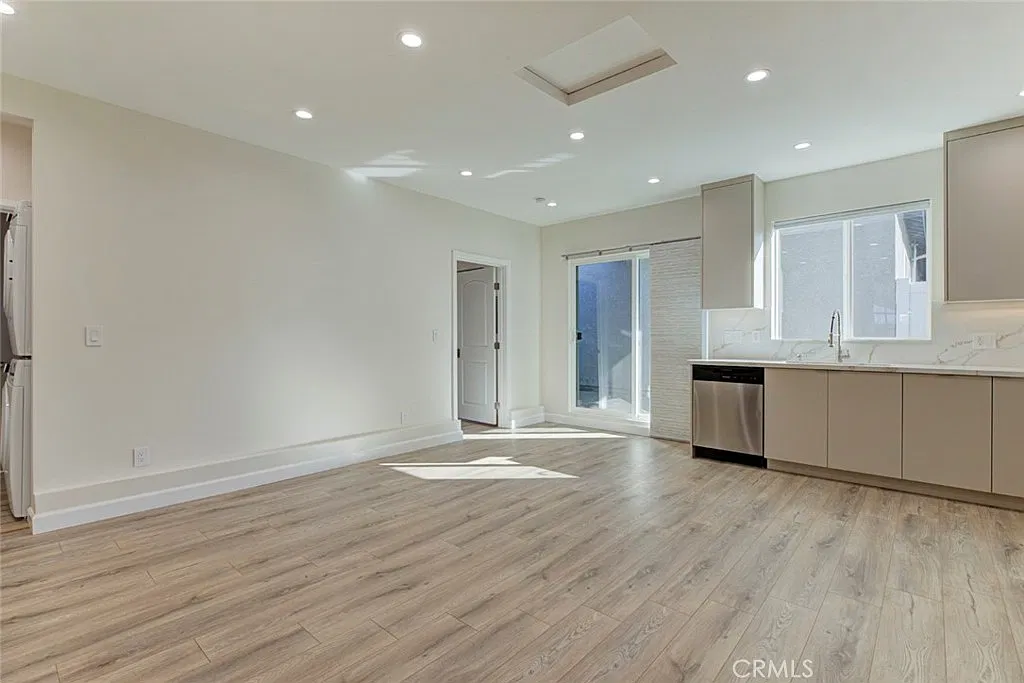 1 bed, 1.5 bath, 630 sqft, $2,200 — Photo 4