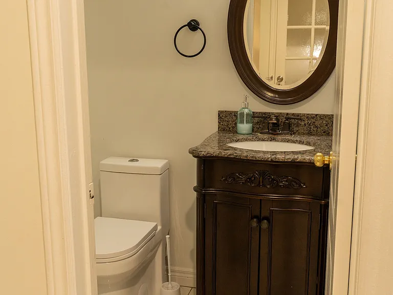 620 Madame St — Photo 14