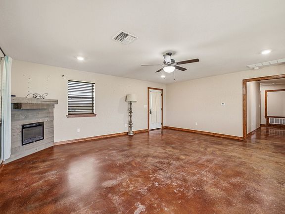 4th image of 341 Wesley Chapel Rd