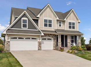 54 Rapp Farm Blvd, North Oaks, MN 55127