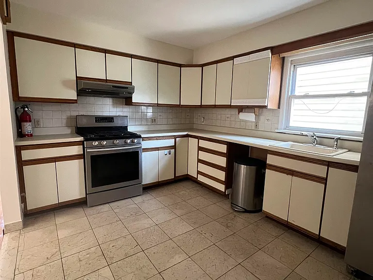 304 Columbia Ave #1 — Photo 5
