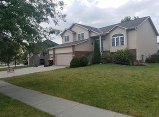 7701 Katrina Ln, Lincoln, NE 68512