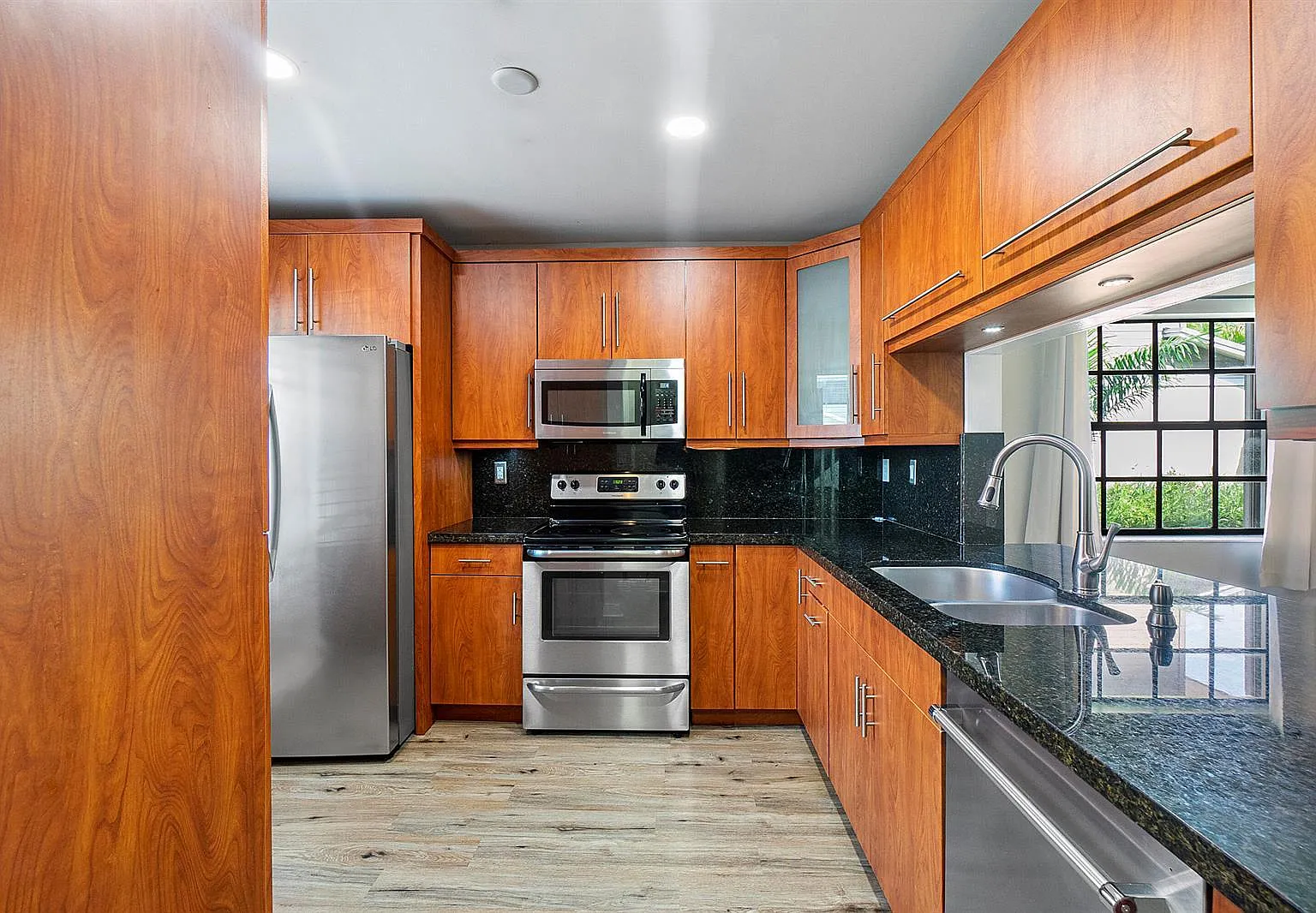 10723 Nw 10th St - 10723 Nw 10th Street St Pembroke Pines, Fl 33026 — Photo 3