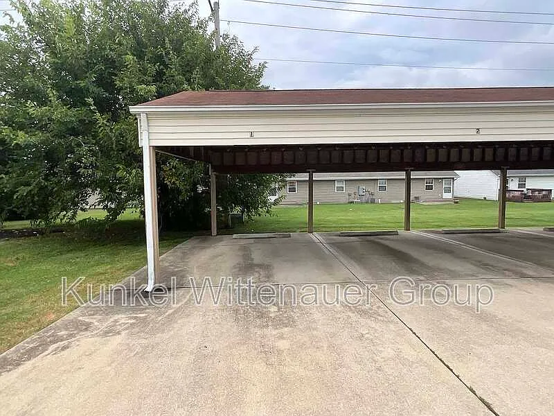 2 bed, 1.0 bath, 950 sqft, $1,050 — Photo 3