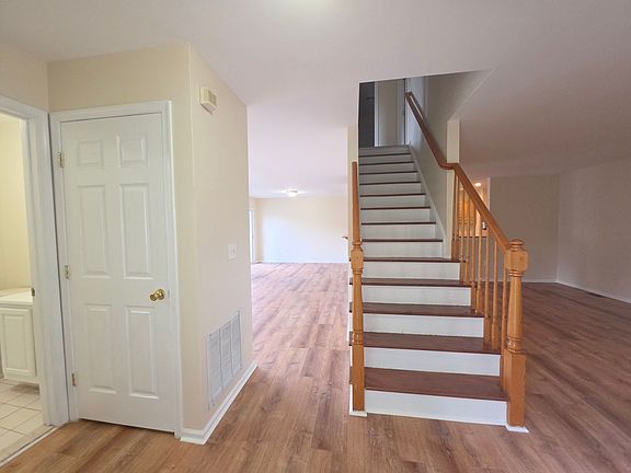 2nd image of 204 Barclay Ct