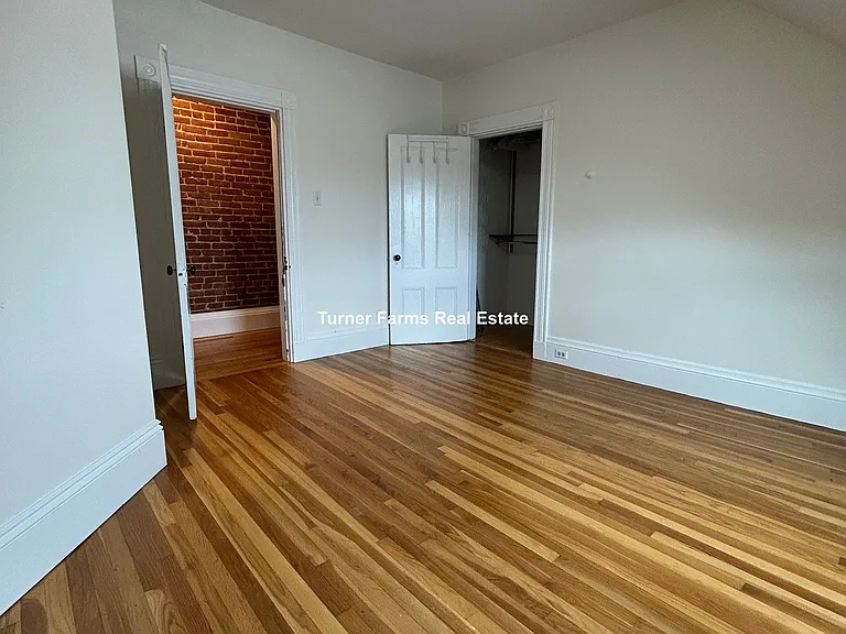 185 Davis Ave — Photo 10