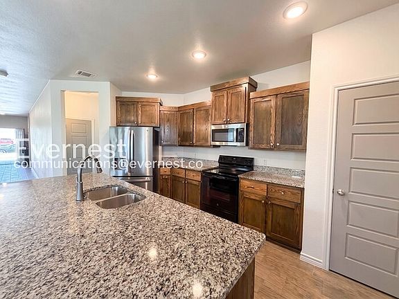 3rd image of 8511 Glade Dr
