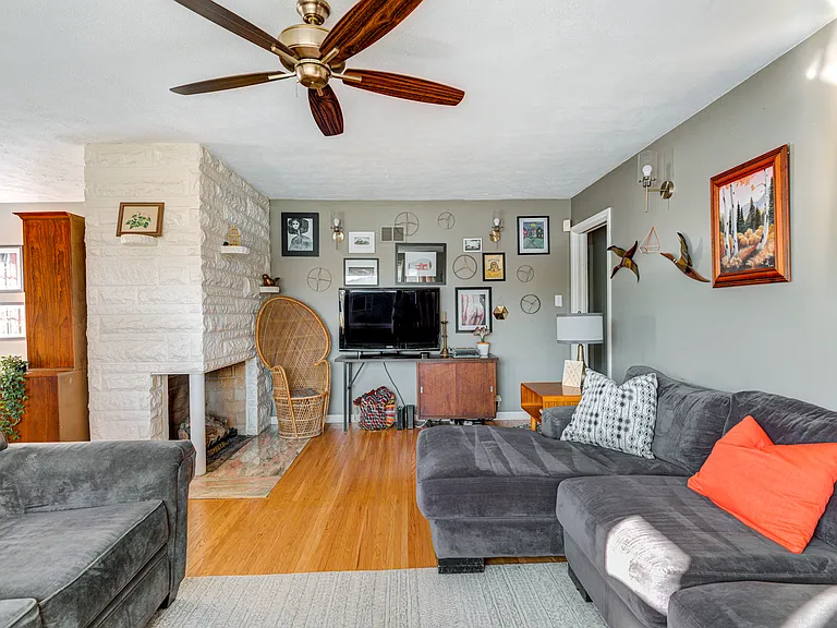 1052 N Layman Ave — Photo 7