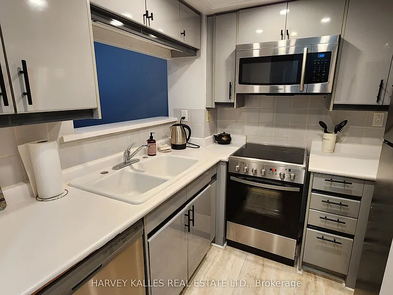 7 Broadway Ave #211 — Photo 8