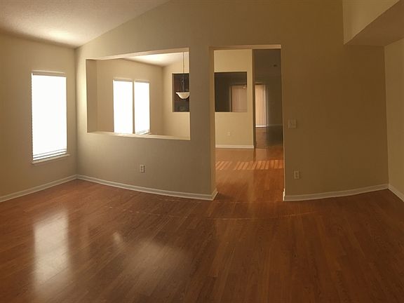 4th image of 422 Bostwick Circle St