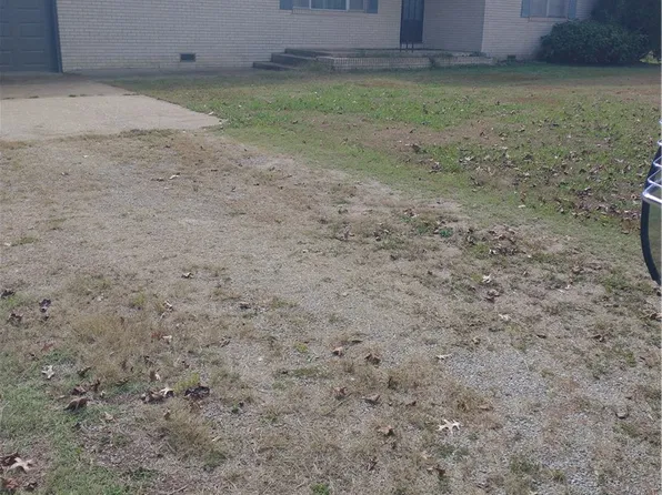 203 E 10th St, Green Forest, AR 72638
