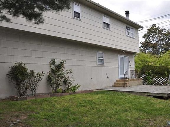 5th image of 140 Hillside Ave