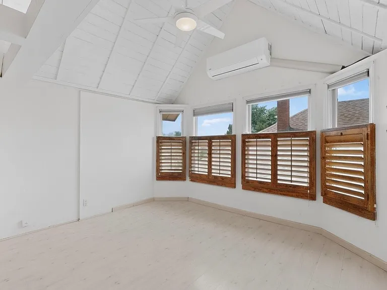119 Walter St NE — Photo 23
