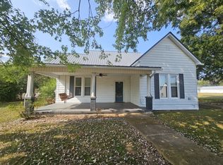 404 Elm St, Clifton, TN 38425