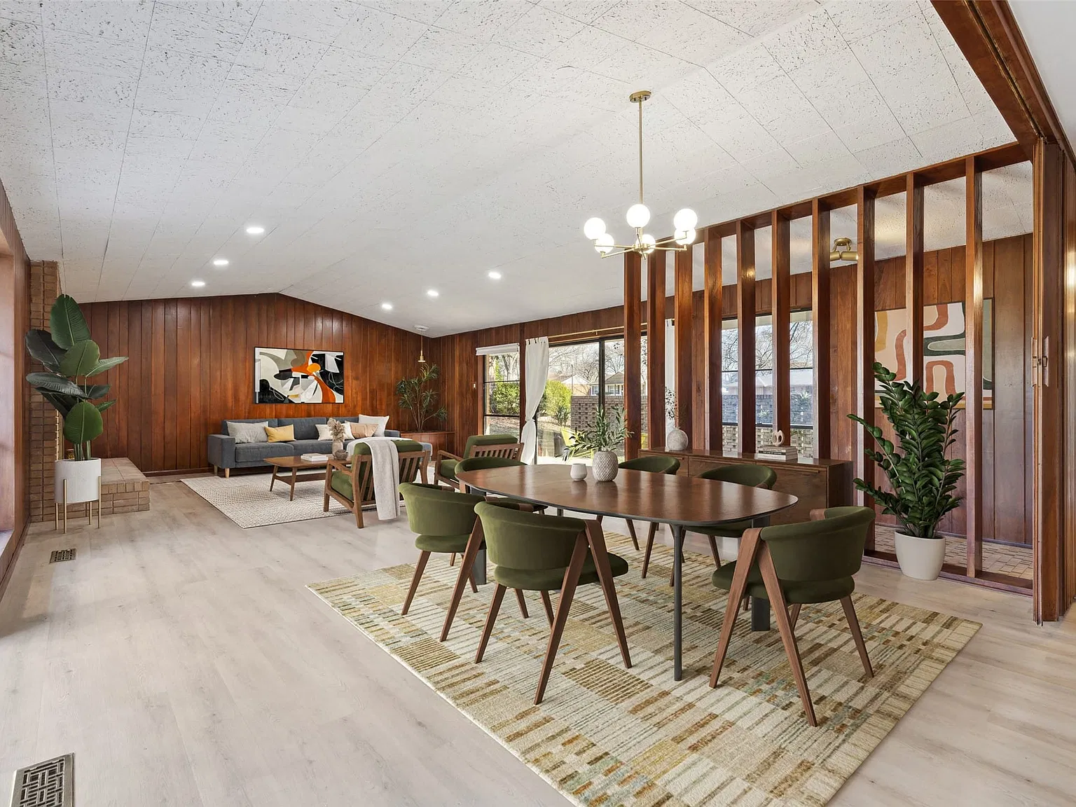 3 bed, 2.0 bath, 2077 sqft, $3,100 — Photo 3