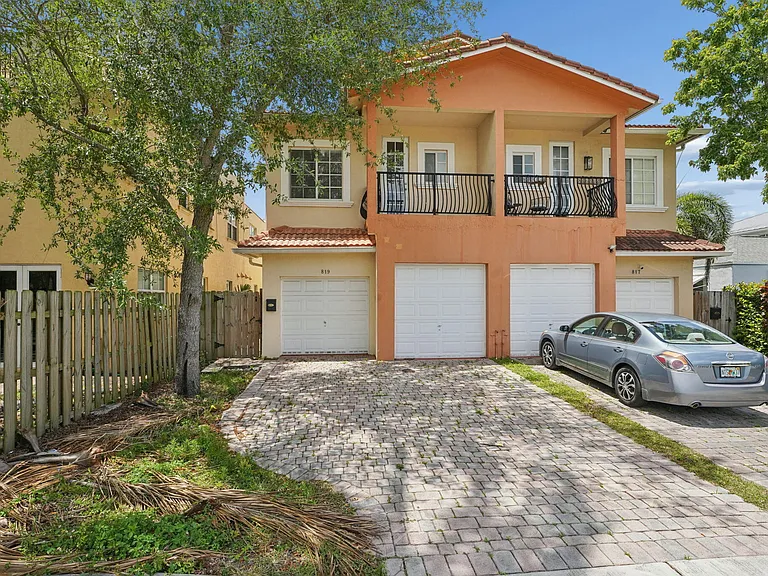 819 SW 7th Ave — Photo 1