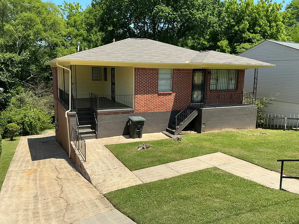 809 47th Pl S